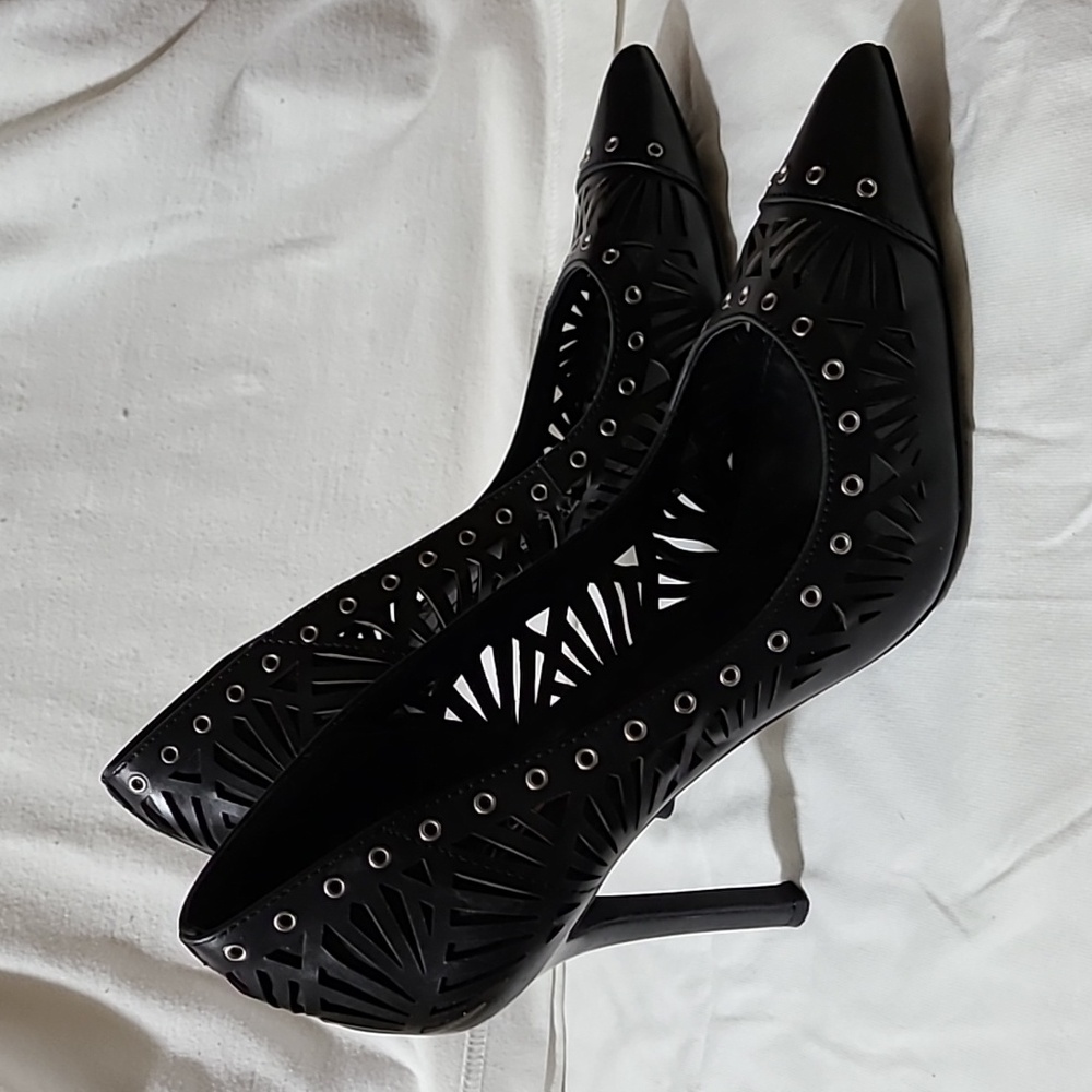 BCBGeneration Black Pumps